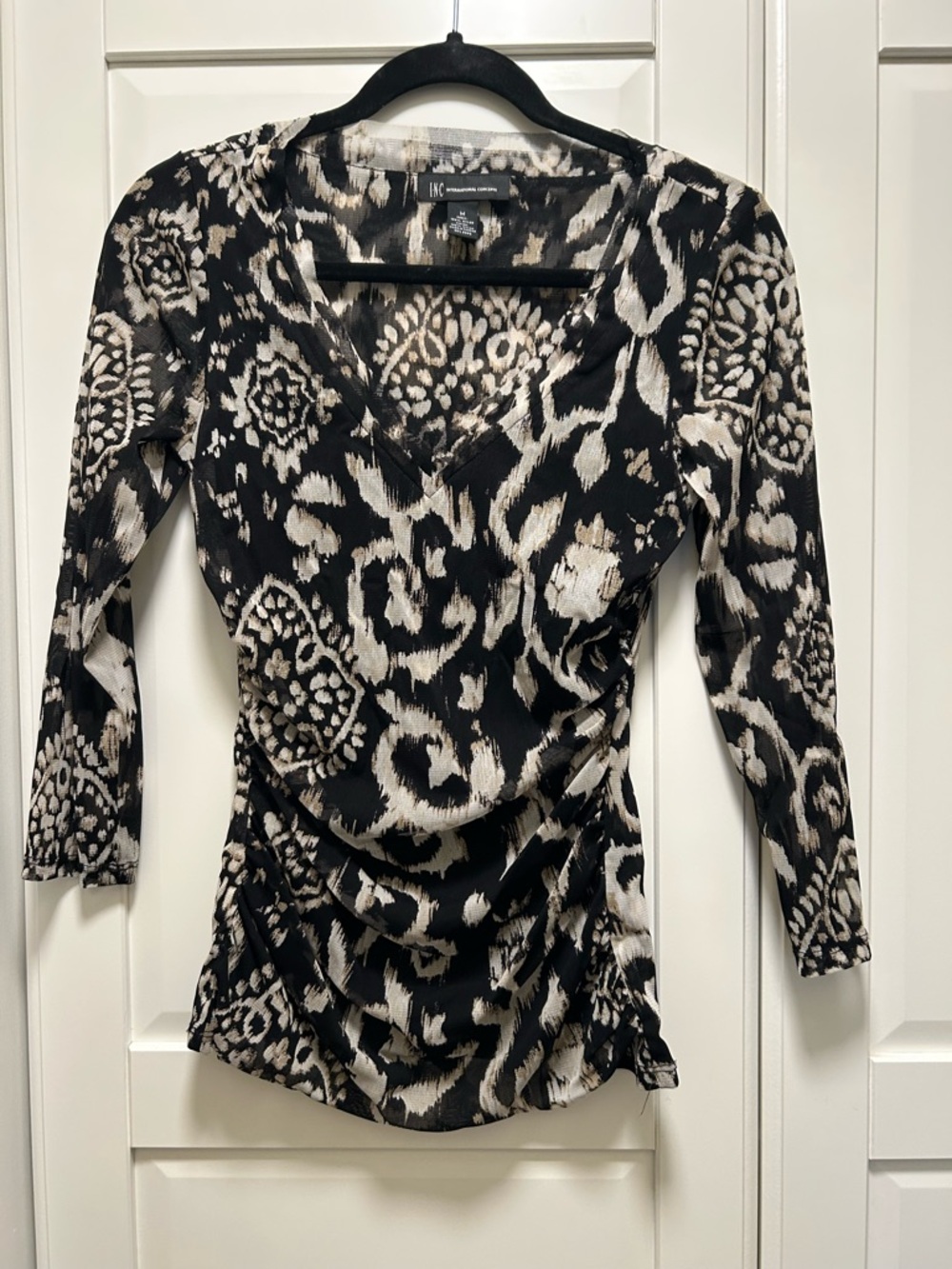 INC International Concepts Black & Cream Printed V-Neck Long Sleeve Top